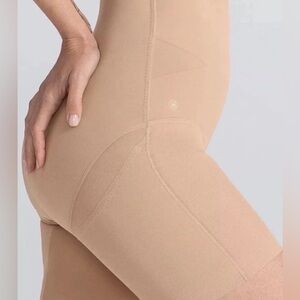 New Women's HONEYLOVE Sand SuperPower Shorts Medium Short M Beige Shapewear